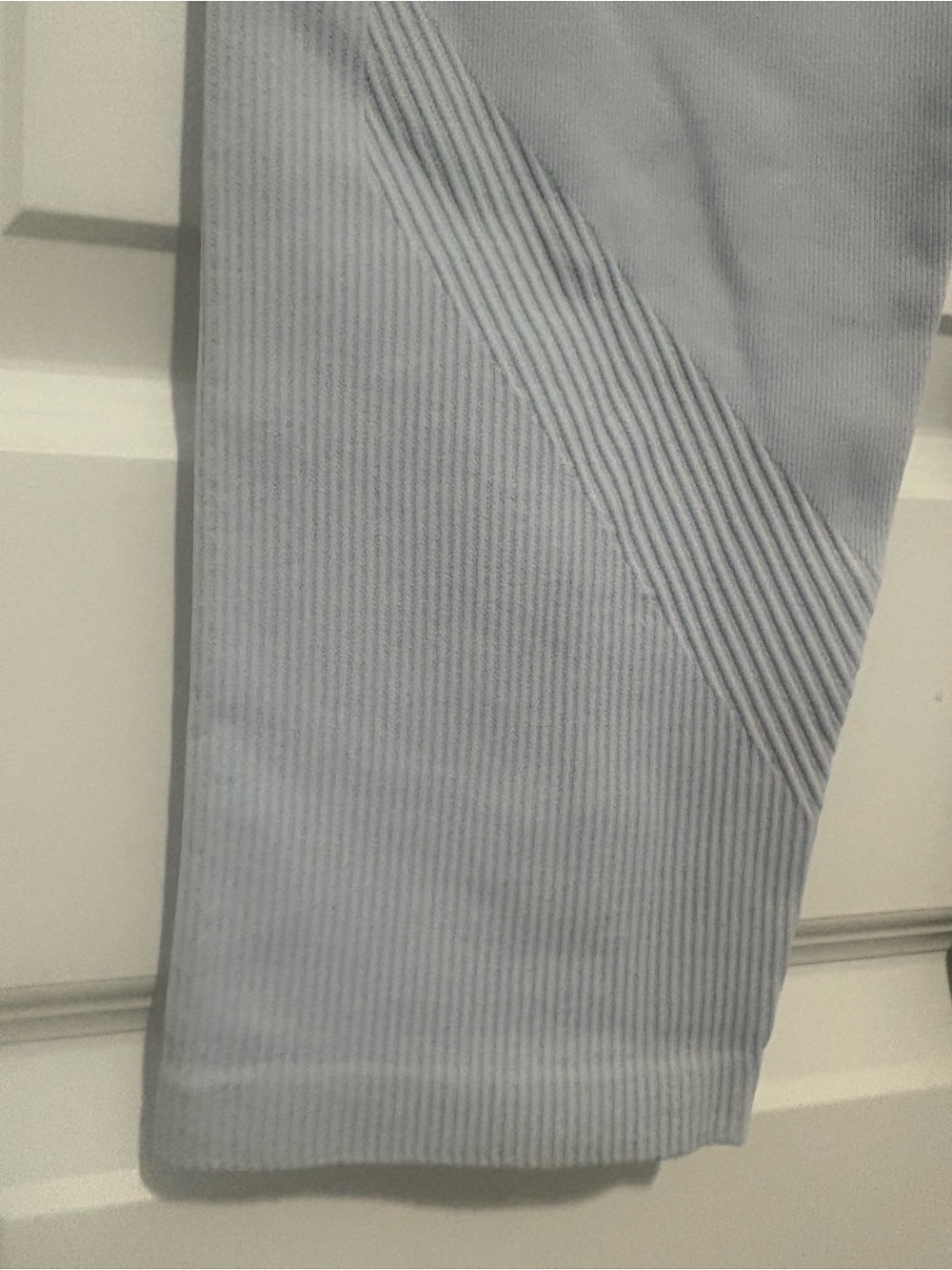 NWT Calvin Klein Powder Blue Performance 7/8 Leggings - Picture 3 of 7